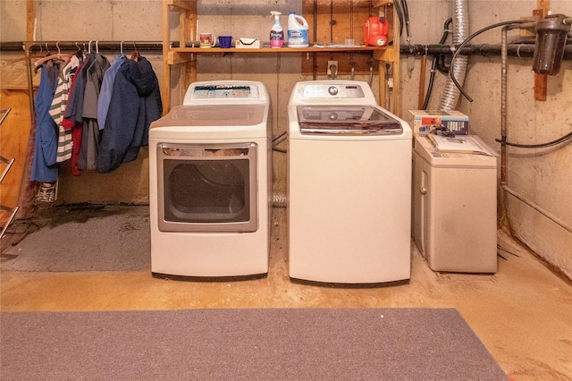 25 Briarwood Dr, Wappingers Falls, NY 12590 - laundry room with washer and clothes dryer