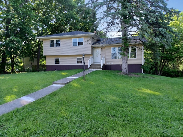 14 Laddie Rd, Middletown, NY 10941 - split level home featuring a front lawn