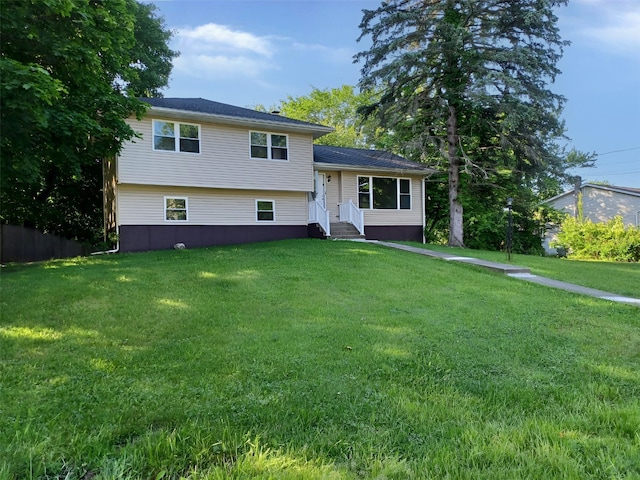 14 Laddie Rd, Middletown, NY 10941 - tri-level home with a front yard and entry steps