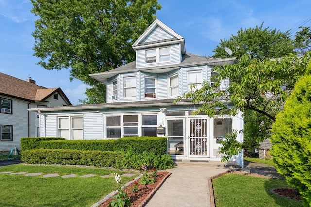 123 Clinton Ave, New Rochelle, NY 10801 - view of front of home with a front yard