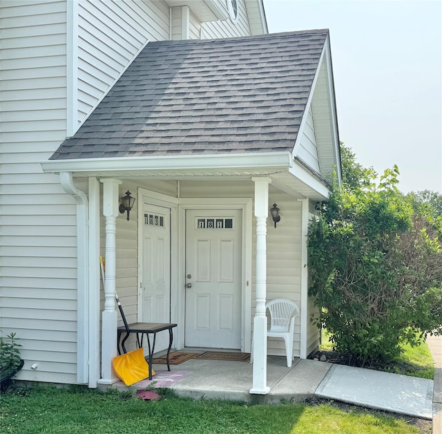 181 Ruth Ct, Middletown, NY 10940 - entrance to property with roof with shingles
