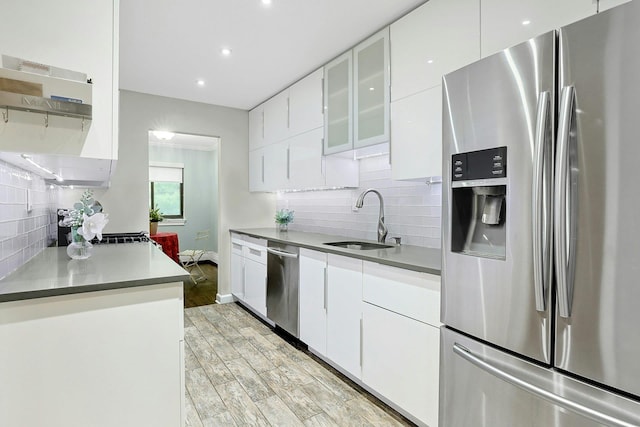 13 Darian Ct Unit 2B, Pomona, NY 10970 - kitchen featuring stainless steel appliances, tasteful backsplash, light wood finished floors, white cabinets, and recessed lighting