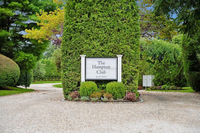 545 Hampton Rd Unit 16, Southampton, NY 11968 - view of community / neighborhood sign