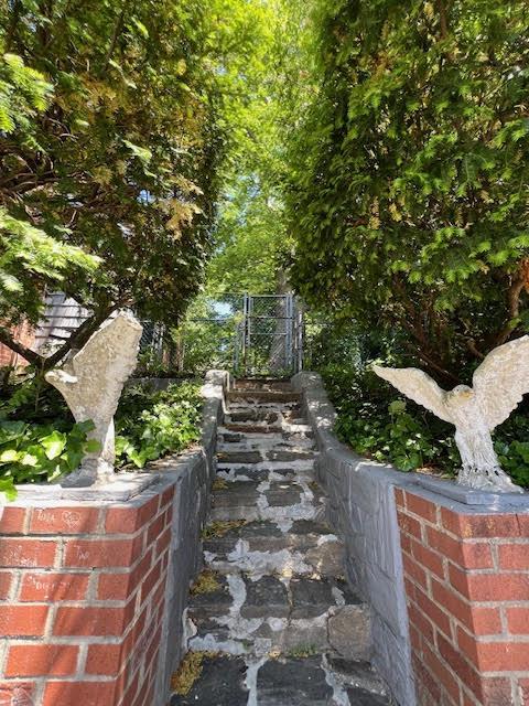 4118 Hill Ave, Bronx, NY 10466 - exterior view of stairway