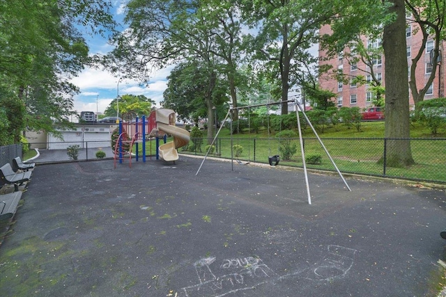 1 Sadore Ln Unit 7O, Yonkers, NY 10710 - view of community jungle gym