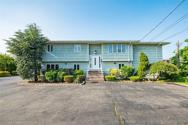 714 Montauk, West Islip, NY 11795 - view of split foyer home