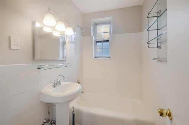 790 Bronx River Rd Unit A31, Bronxville, NY 10708 - bathroom featuring shower / washtub combination and tile walls