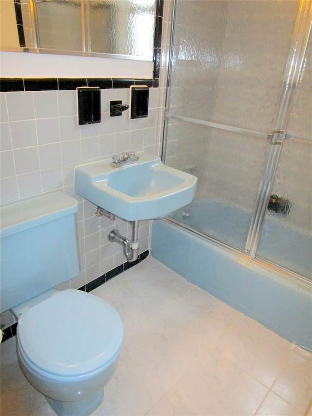 76 Dehaven Dr Unit 6B, Yonkers, NY 10703 - full bathroom featuring enclosed tub / shower combo and tile walls