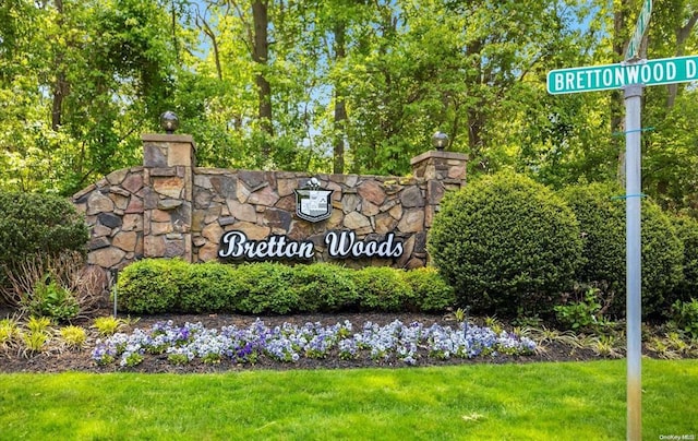 892 Skyline Dr Unit 892, Coram, NY 11727 - community sign with a yard