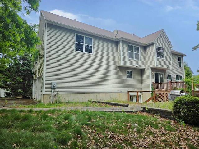14 Christine Ct, Bohemia, NY 11716 - back of house with a deck