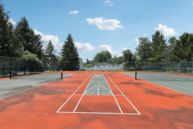 162 Deer Ct Dr, Middletown, NY 10940 - surrounding community with a tennis court