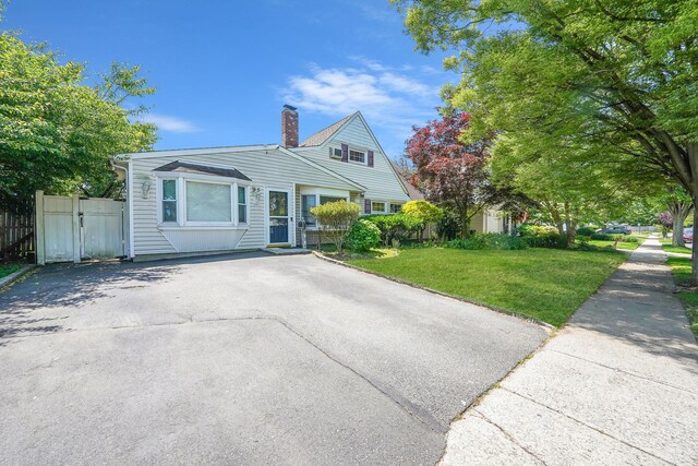 95 Lantern Rd, Hicksville, NY 11801 - photo 2