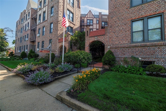 12 Hempstead Ave Unit 1G, Rockville Centre, NY 11570 - view of building exterior
