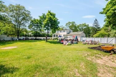 20 Wainwright St, Ronkonkoma, NY 11779 - view of yard