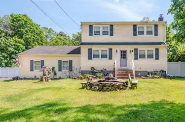 20 Wainwright St, Ronkonkoma, NY 11779 - view of front of home with entry steps and a chimney