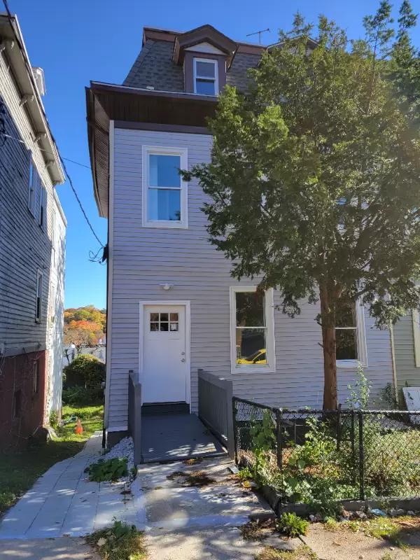 28 Vineyard Ave, Yonkers, NY 10703 - view of front of house