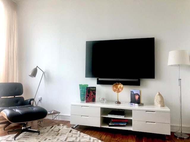 5 Renaissance Sq Unit Ph6C, White Plains, NY 10601 - living room with wood finished floors