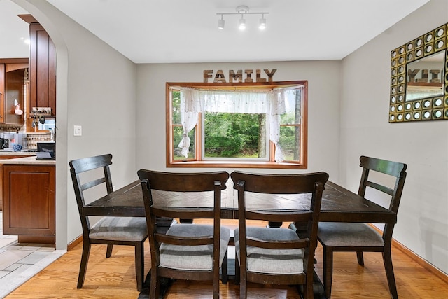 9 Schnabl Ct, Wappingers Falls, NY 12590 - dining area featuring arched walkways and light wood finished floors