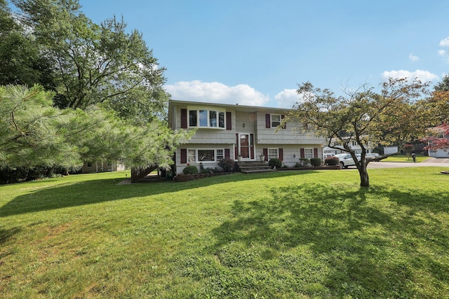 41 Whitman St, Congers, NY 10920 - split foyer home featuring a front yard