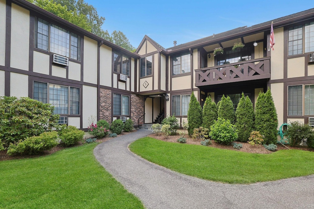 8 Foxwood Unit 5, Pleasantville, NY 10570 - photo 1