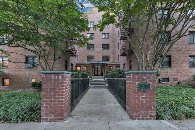 51 White Oak St Unit 2A, New Rochelle, NY 10801 - view of community with a fenced front yard