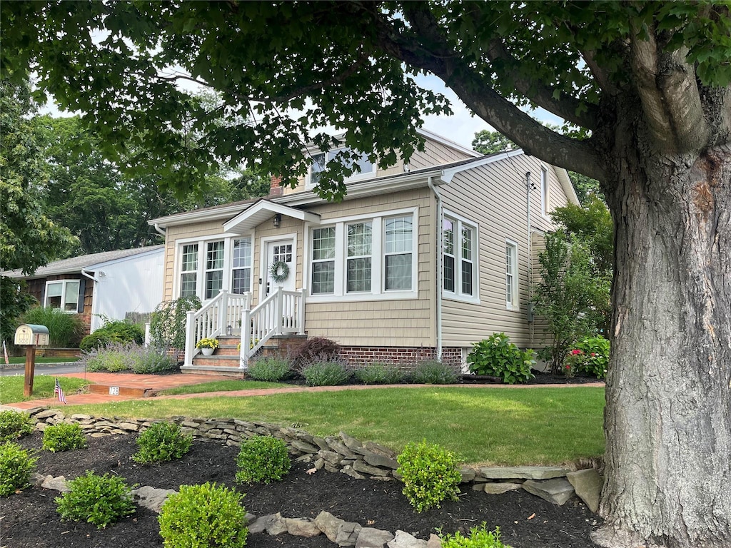 728 Hyman Ave, West Islip, NY 11795 - view of front of home with a front lawn