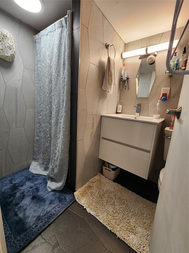 18701 Keeseville Ave, Saint Albans, NY 11412 - full bath featuring tiled shower, vanity, and pet washing area