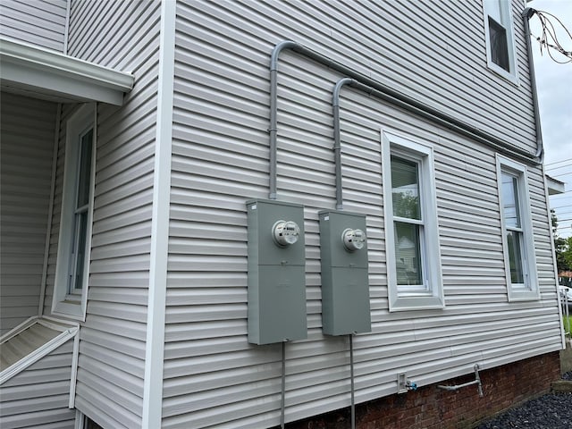18 Carman St, Patchogue, NY 11772 - view of side of property