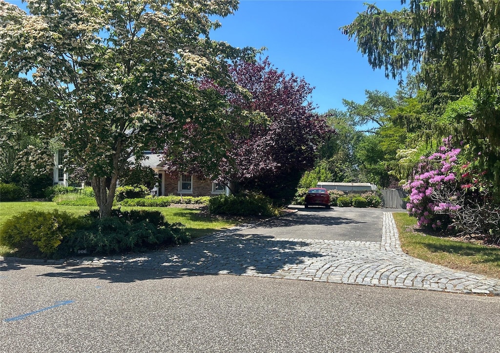 906 Thompson Dr, Bay Shore, NY 11706 - view of front facade with driveway