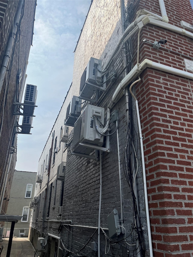 1004 Rhinelander Ave, Bronx, NY 10462 - view of side of home with brick siding