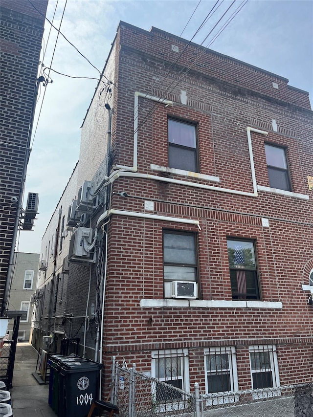 1004 Rhinelander Ave, Bronx, NY 10462 - view of side of home with brick siding