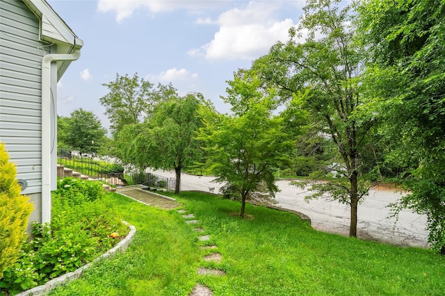 18 Jenkins Ct, Ossining, NY 10562 - view of green lawn