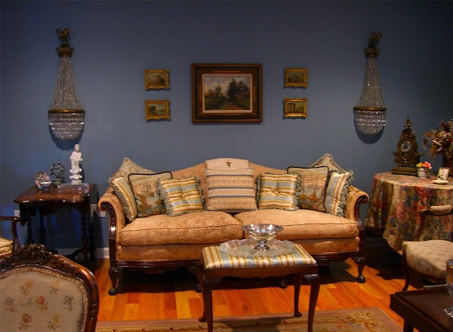 15 Howard Ct, Plainview, NY 11803 - living area with wood finished floors