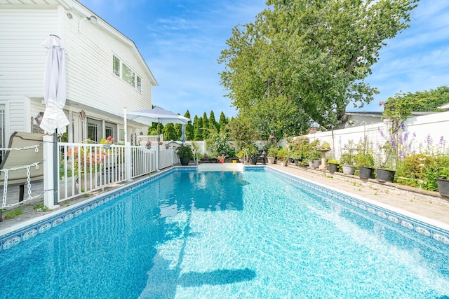 159-23 90th St, Howard Beach, NY 11414 - view of swimming pool featuring a fenced backyard