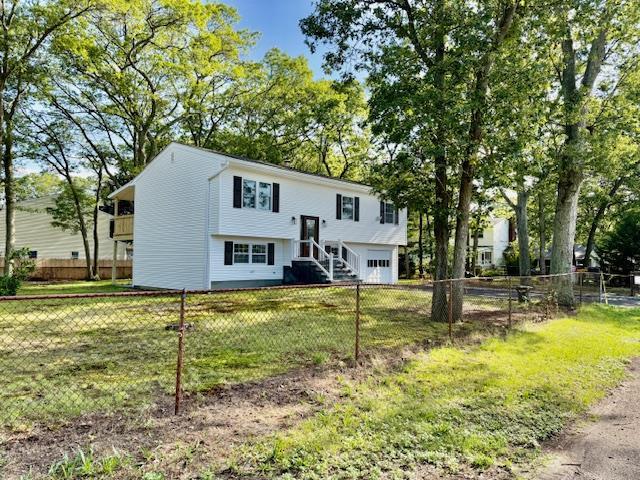 30 7th St, Holbrook, NY 11741 - split foyer home with an attached garage