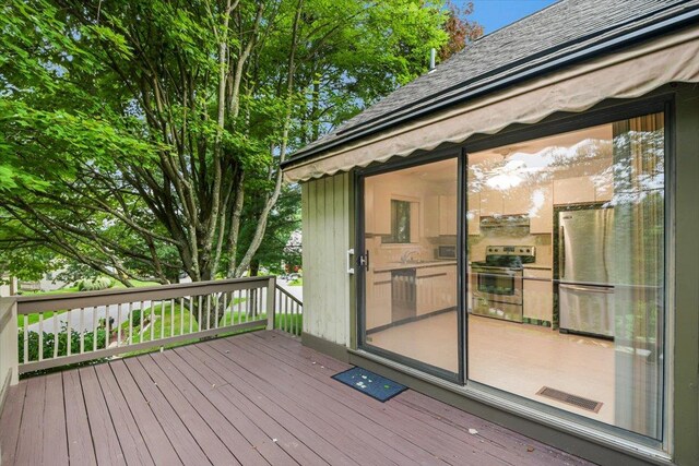 531 Heritage Hls Unit B, Somers, NY 10589 - wooden deck with a sink