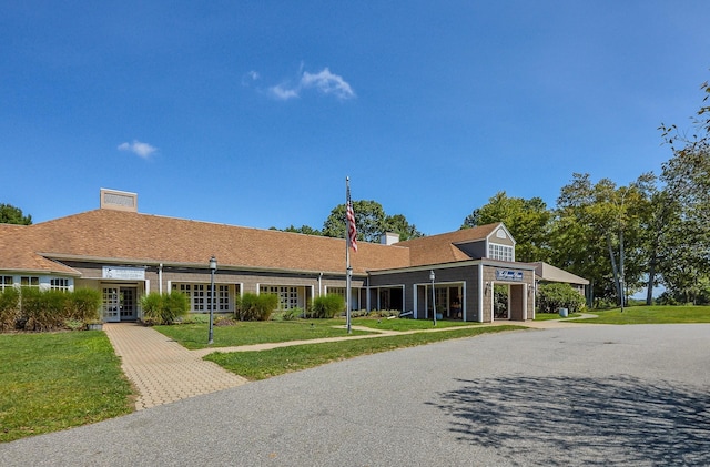 531 Heritage Hls Unit B, Somers, NY 10589 - view of front facade featuring a front yard and a chimney