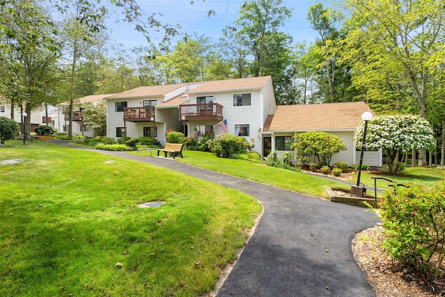 84 Molly Pitcher Ln Unit H, Yorktown Heights, NY 10598 - view of community with a lawn and a wooden deck
