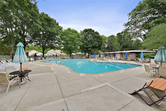 84 Molly Pitcher Ln Unit H, Yorktown Heights, NY 10598 - community pool with a patio and view of wooded area