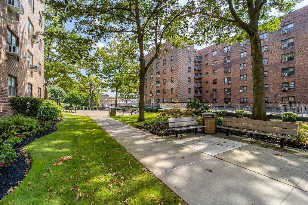 204-15 Foothill Ave Unit B21, Hollis, NY 11423 - view of home's community