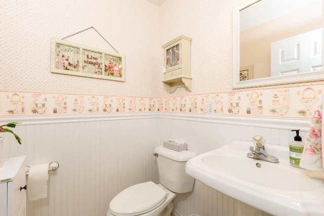 195 Bridle Way, Oakdale, NY 11769 - bathroom with wallpapered walls and a wainscoted wall