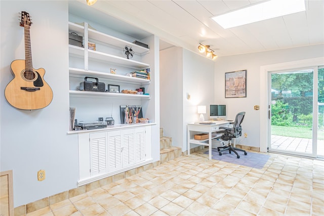 16 Beechwood Park, Poughkeepsie, NY 12601 - office area with rail lighting