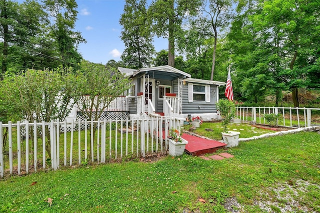 9 Mimosa St, Lake Peekskill, NY 10537 - view of front of home featuring a fenced front yard