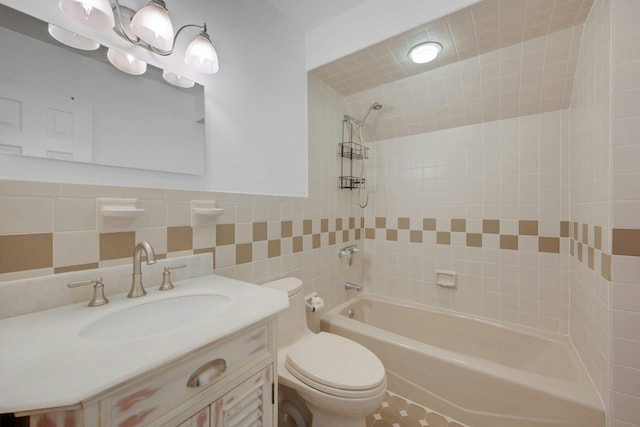 31 Pierce Dr, Pleasantville, NY 10570 - bathroom with bathtub / shower combination, vanity, and tile walls