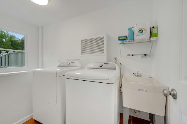 31 Pierce Dr, Pleasantville, NY 10570 - washroom with washer and clothes dryer