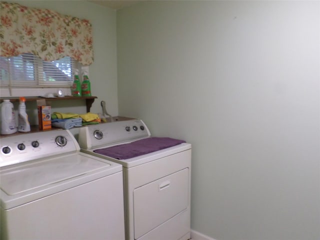 6 Kingsville Dr, Monroe, NY 10950 - laundry area with independent washer and dryer