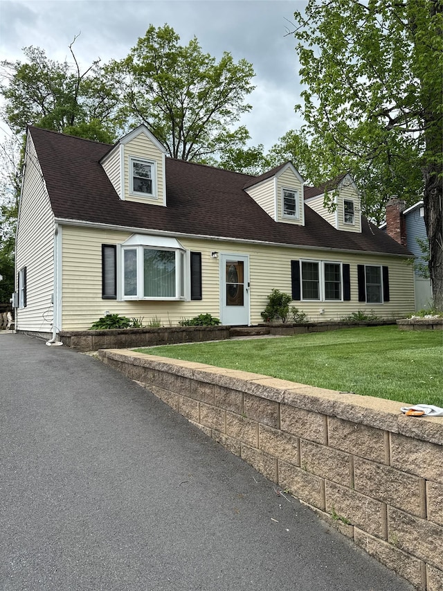 21 Maple Dr, Middletown, NY 10940 - cape cod-style house featuring a front lawn