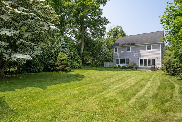28 Weir Ln, Locust Valley, NY 11560 - view of grassy yard