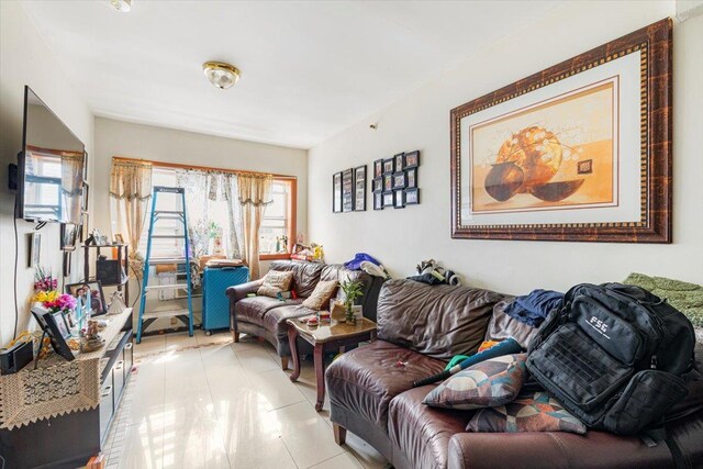 92-10 175th St, Jamaica, NY 11433 - photo 15