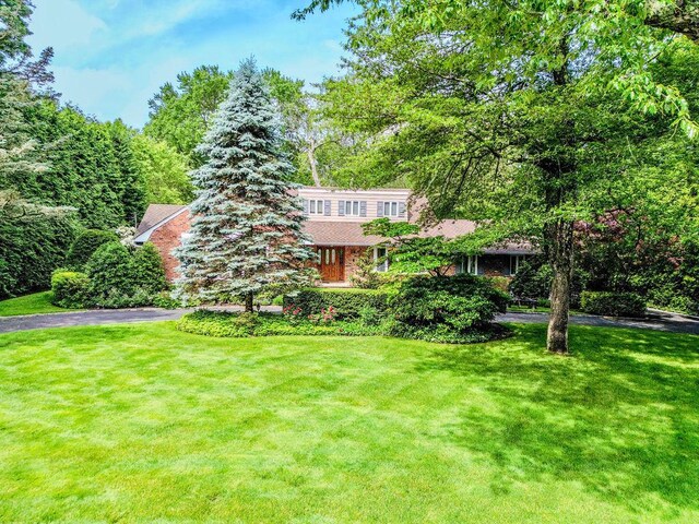 14 Pine Dr, Woodbury, NY 11797 - view of front facade featuring a front lawn and driveway